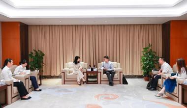 Peng Hao, Setiausaha Parti dan Presiden Cawangan Zhejiang Bank Eksport-Import China, melawat Tongkun untuk penyelidikan.